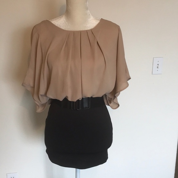La Scala Dresses & Skirts - Mini dress with belt. La Scala Dresses & Skirts - Mini dress with belt.